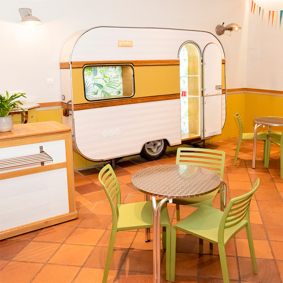 breakfast caravan lounge