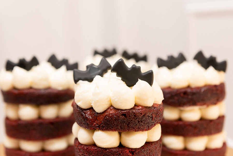 Wednesday Addams' Favorite mini Cakes