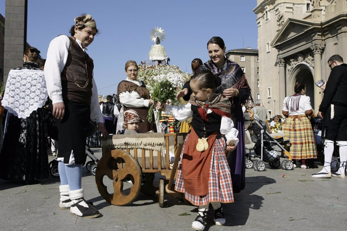 Traditional costumes of the Pilar festivities