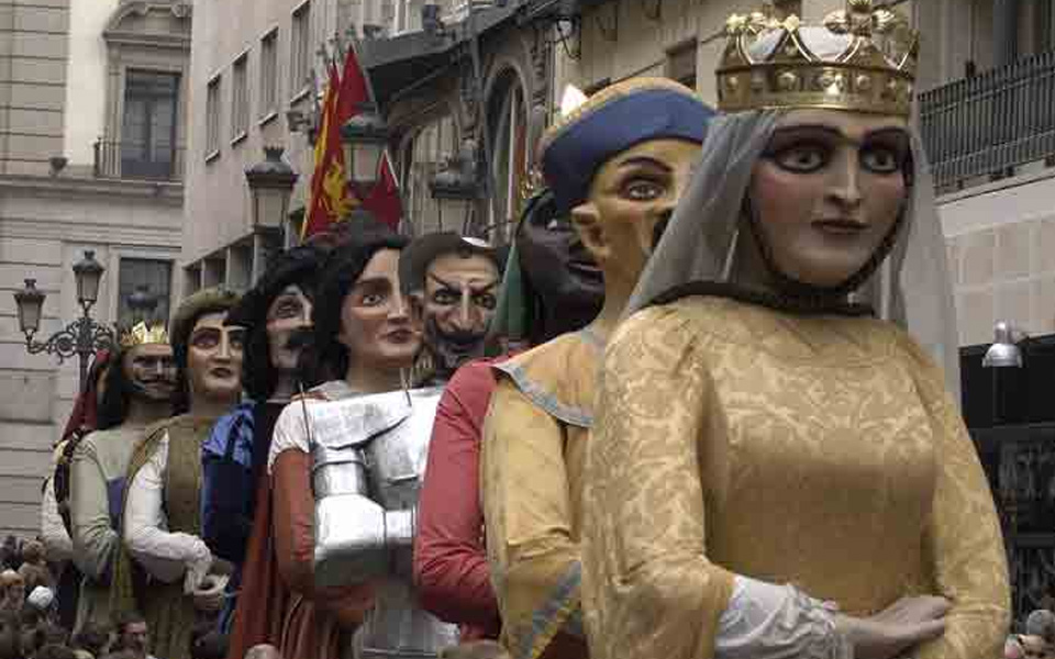 Giants and big heads at the Pilar festivities