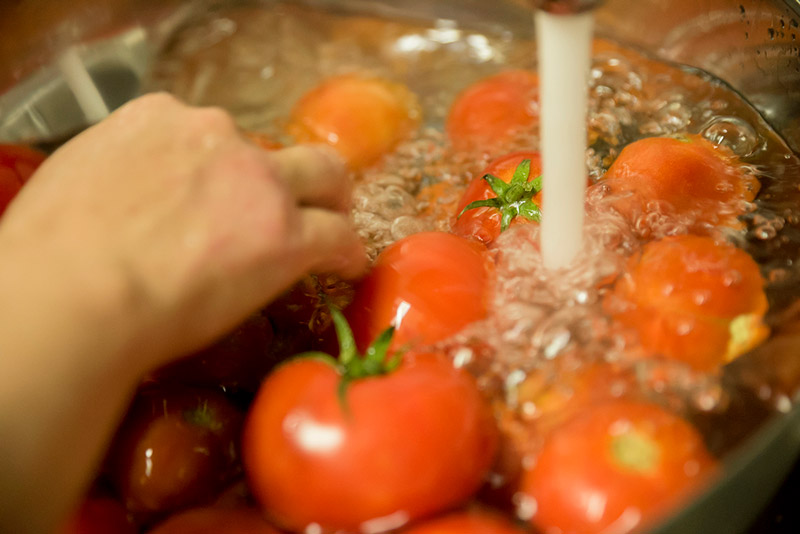 lavare i pomodori