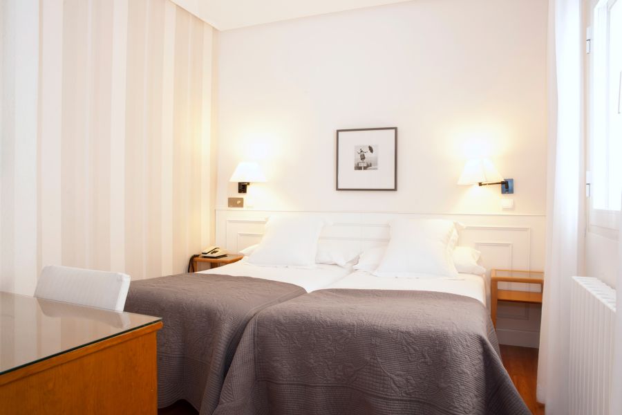 small double room 2 beds hotel sauce zaragoza 02
