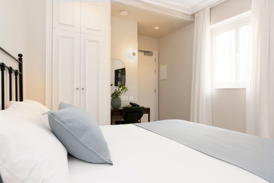 interior comfort double room hotel sauce zaragoza 02