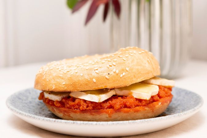Snack salato con bagel francese maiorchino