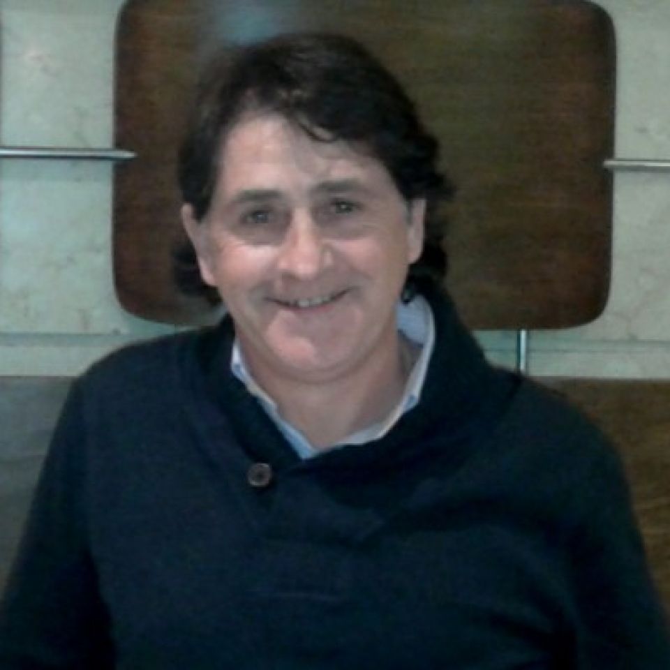 commentatore sportivo al Sauce Hotel intervista a Raúl Ruiz